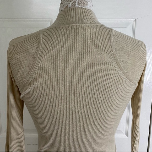 Lululemon Natural Ivory Merino Wool Mockneck Light Sweater Long Sleeve size M - Picture 7 of 16